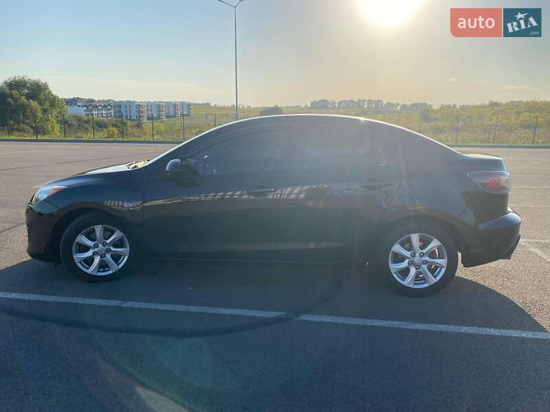 Седан Mazda 3 2010 в Ровно
