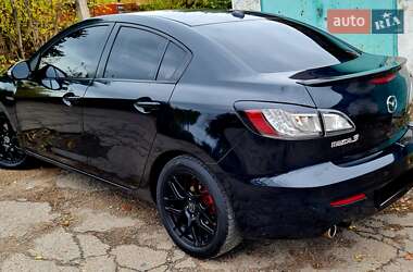 Седан Mazda 3 2013 в Карнаухівці
