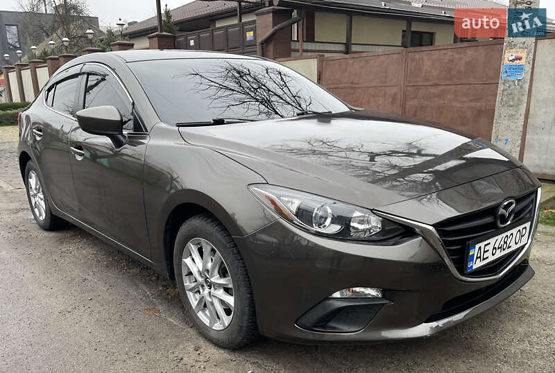 Седан Mazda 3 2016 в Днепре