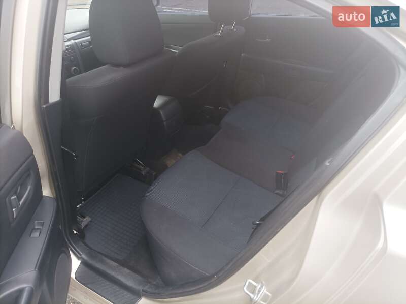 Седан Mazda 3 2004 в Гадячі