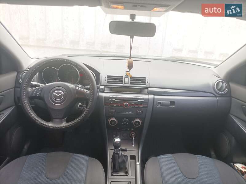 Седан Mazda 3 2004 в Гадячі