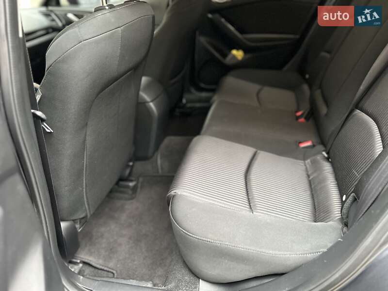 Седан Mazda 3 2015 в Киеве
