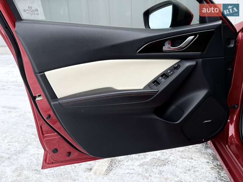 Хэтчбек Mazda 3 2015 в Киеве