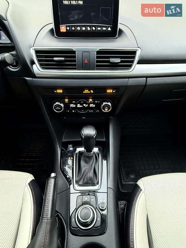 Хэтчбек Mazda 3 2015 в Киеве