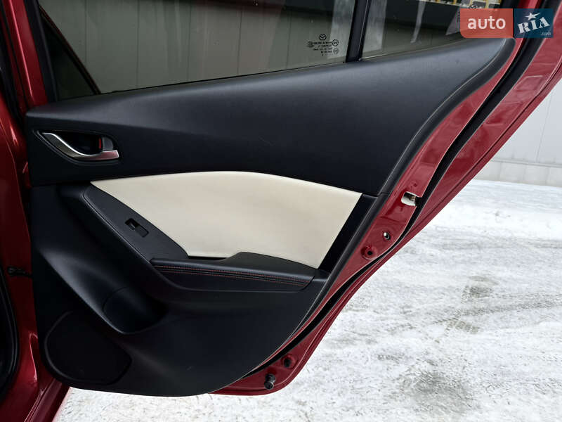 Хэтчбек Mazda 3 2015 в Киеве