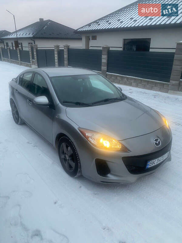Седан Mazda 3 2012 в Вараше
