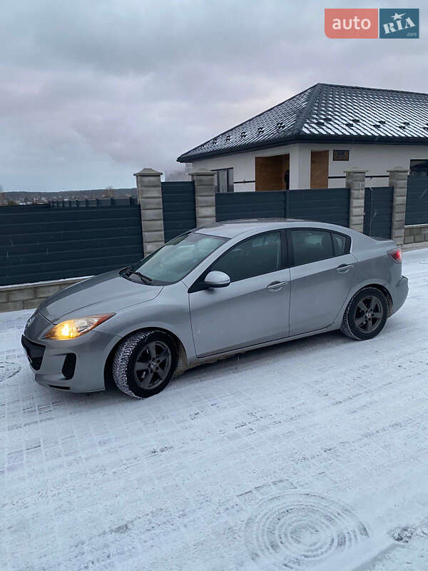 Седан Mazda 3 2012 в Вараше