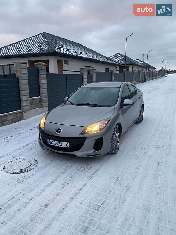 Седан Mazda 3 2012 в Вараше
