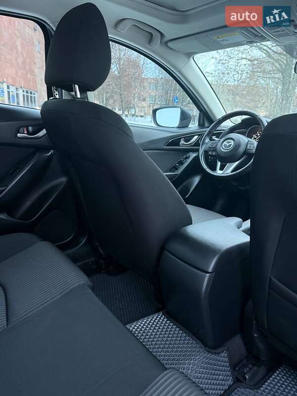 Седан Mazda 3 2016 в Кропивницком