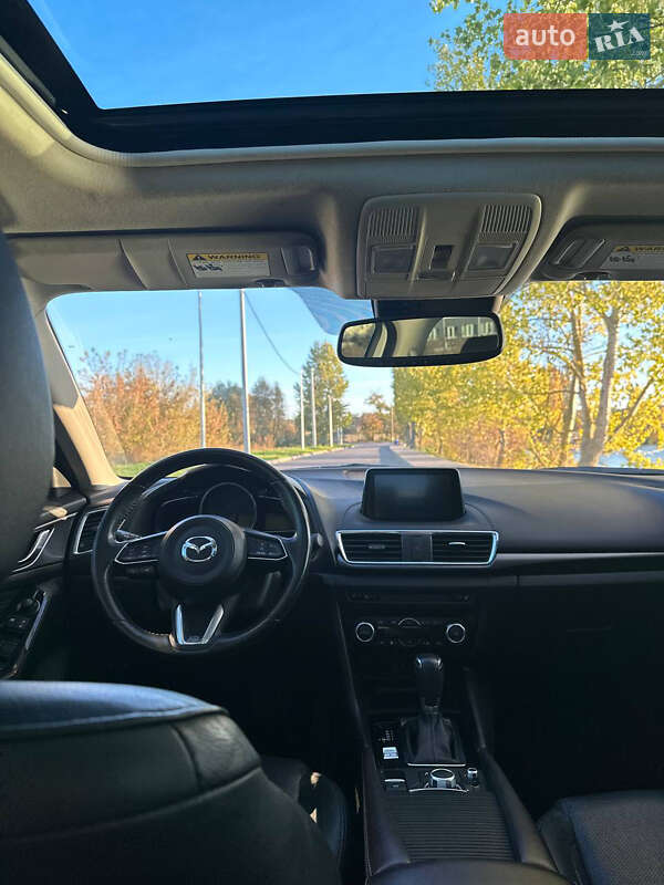 Седан Mazda 3 2017 в Василькове