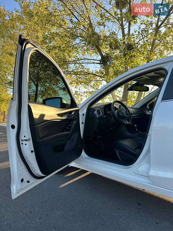 Седан Mazda 3 2017 в Василькове