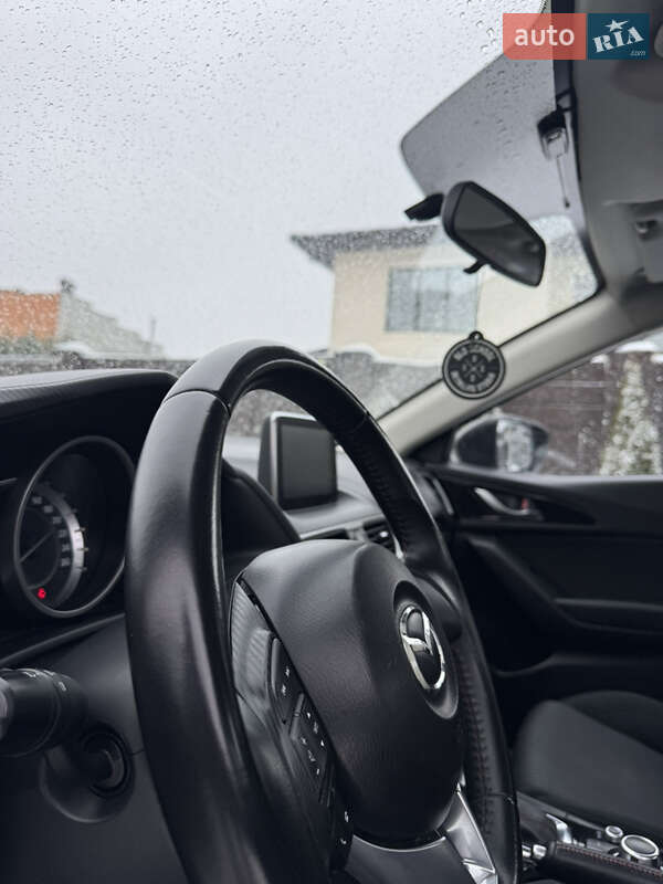 Седан Mazda 3 2015 в Софиевской Борщаговке