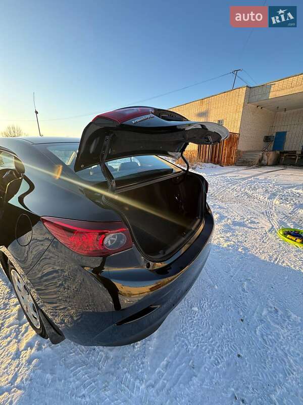 Седан Mazda 3 2014 в Вараше