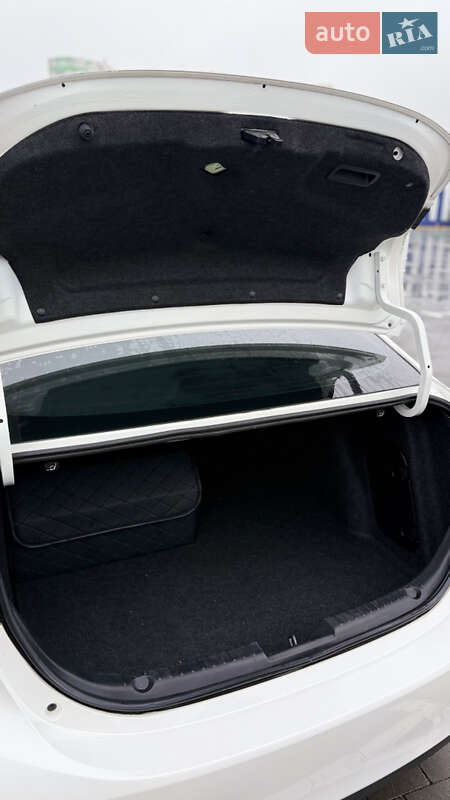 Седан Mazda 3 2014 в Одесі