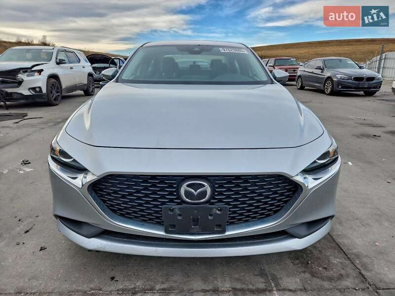 Седан Mazda 3 2020 в Чернигове