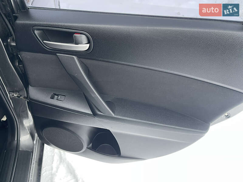 Хэтчбек Mazda 3 2009 в Гнивани