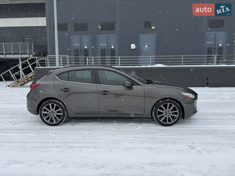 Хэтчбек Mazda 3 2017 в Киеве