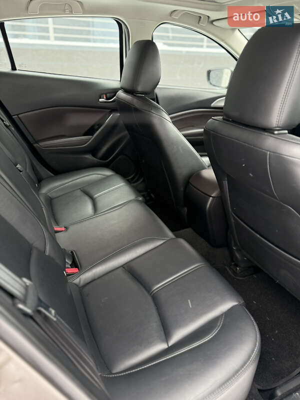 Хэтчбек Mazda 3 2017 в Киеве