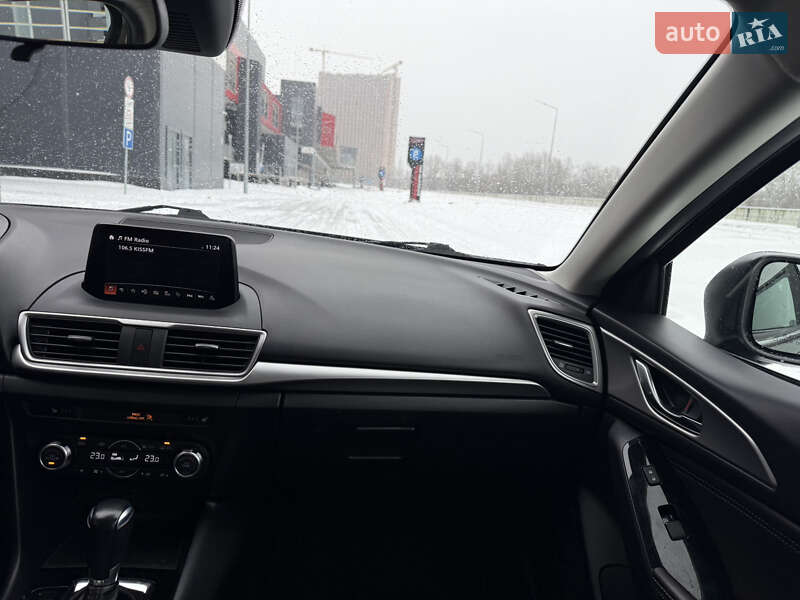 Хэтчбек Mazda 3 2017 в Киеве