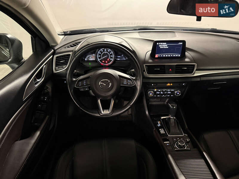 Хэтчбек Mazda 3 2017 в Киеве