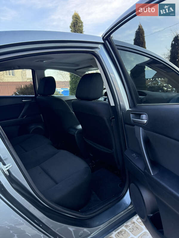 Седан Mazda 3 2011 в Косове