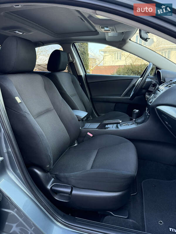 Седан Mazda 3 2011 в Косове