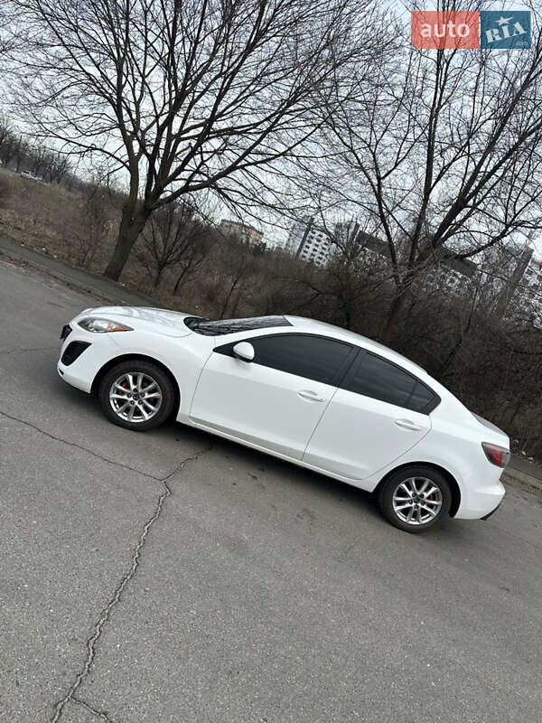 Седан Mazda 3 2010 в Кривом Роге