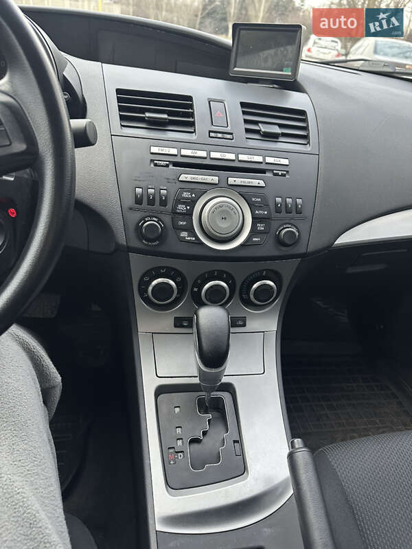 Седан Mazda 3 2010 в Кривом Роге