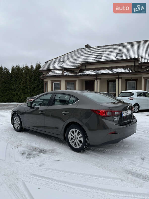 Седан Mazda 3 2016 в Ровно