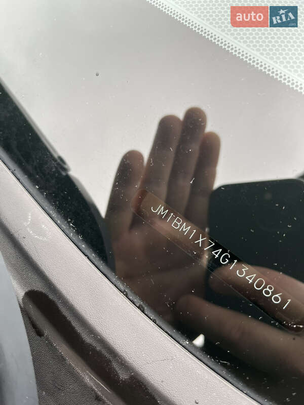 Седан Mazda 3 2016 в Ровно