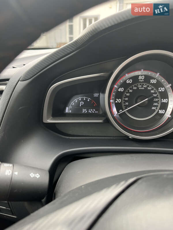 Седан Mazda 3 2016 в Ровно