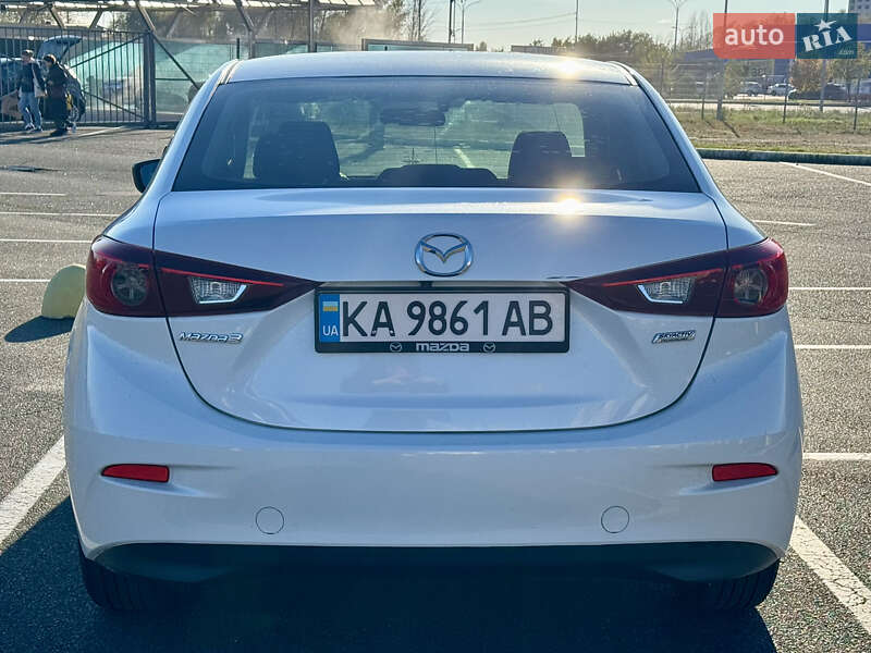 Седан Mazda 3 2017 в Киеве