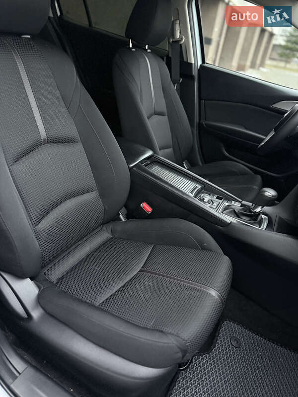 Седан Mazda 3 2018 в Івано-Франківську