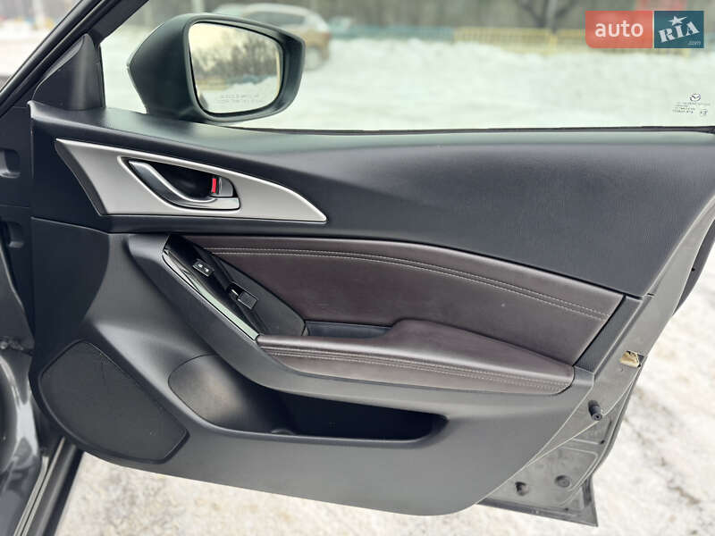 Седан Mazda 3 2018 в Днепре