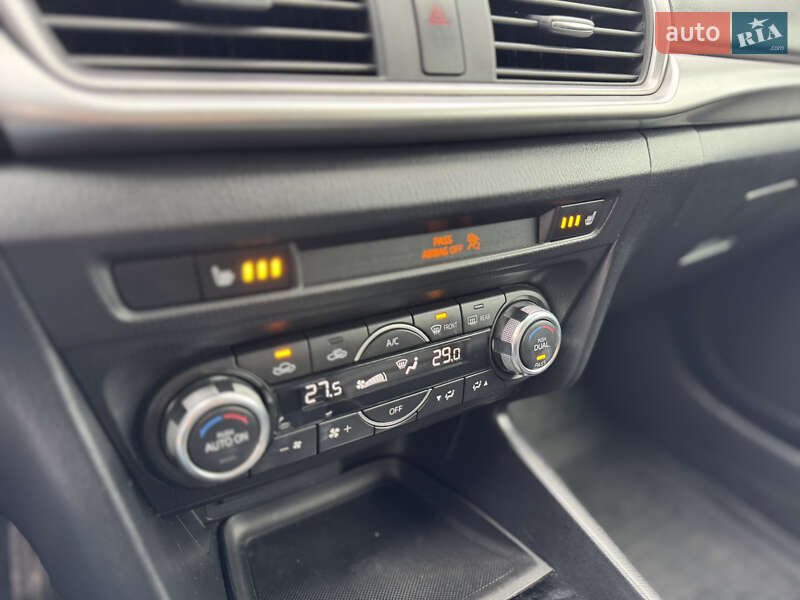 Седан Mazda 3 2018 в Днепре