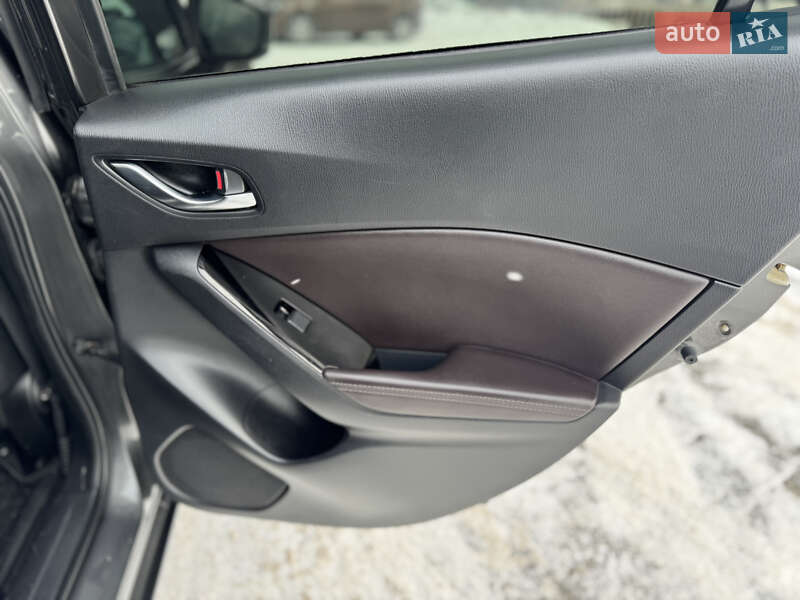 Седан Mazda 3 2018 в Днепре