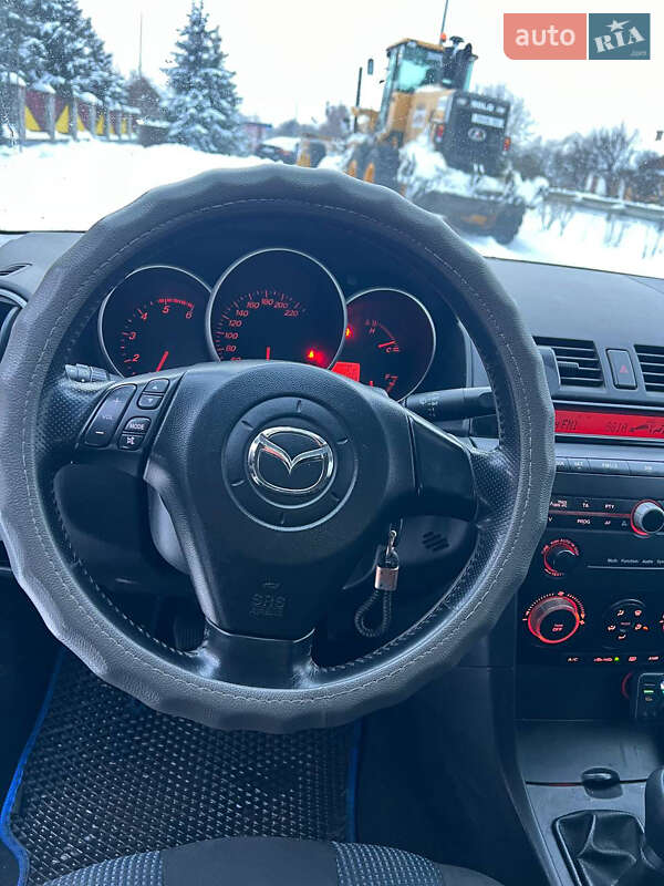 Седан Mazda 3 2004 в Дубно