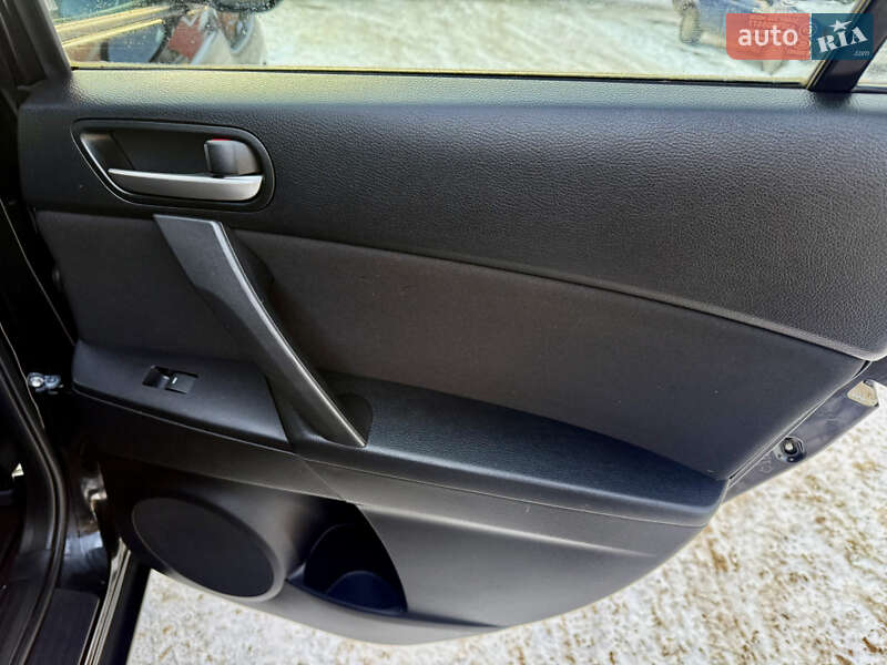 Хэтчбек Mazda 3 2010 в Ровно