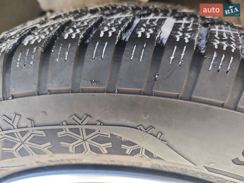 Хэтчбек Mazda 3 2006 в Сарнах