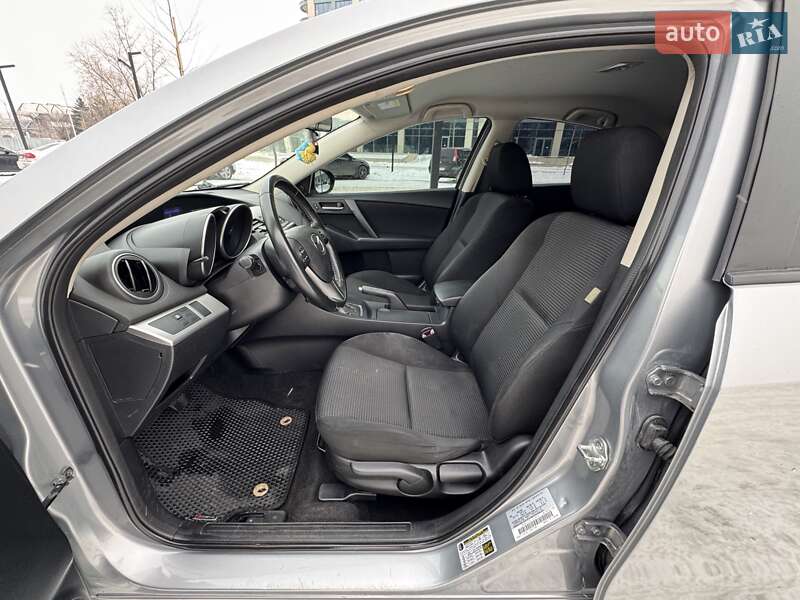 Седан Mazda 3 2012 в Дніпрі