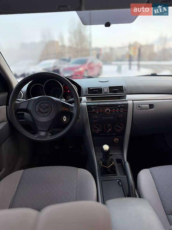 Хэтчбек Mazda 3 2004 в Киеве
