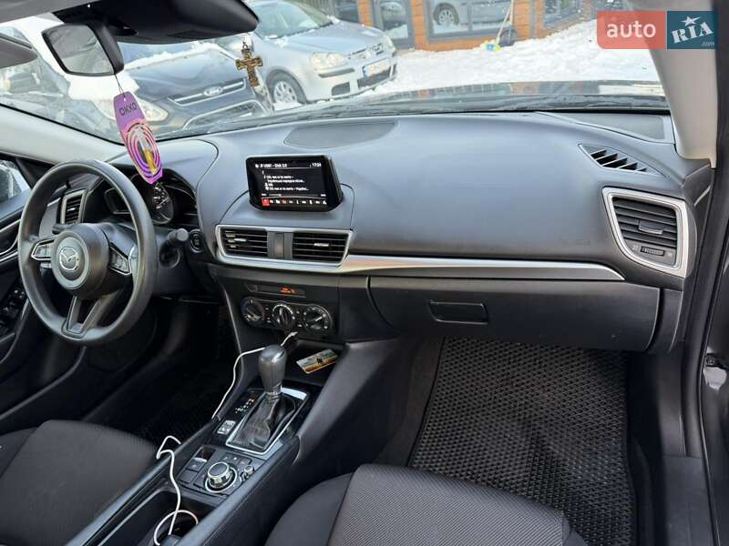 Седан Mazda 3 2018 в Ивано-Франковске