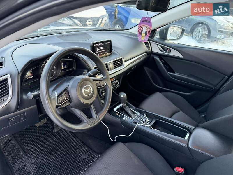 Седан Mazda 3 2018 в Ивано-Франковске