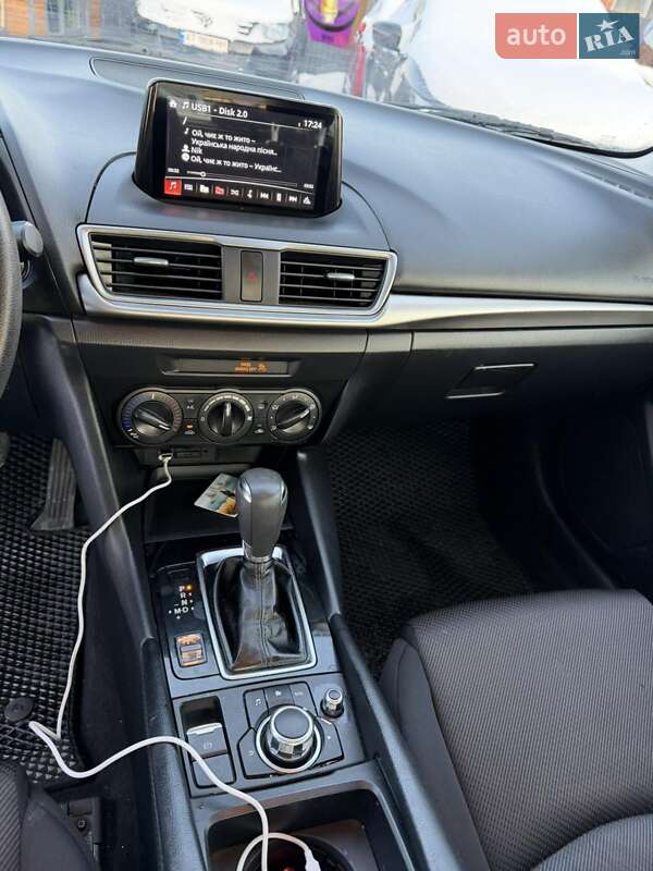 Седан Mazda 3 2018 в Ивано-Франковске