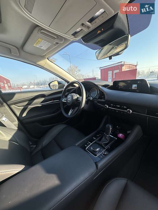 Седан Mazda 3 2023 в Вишневом