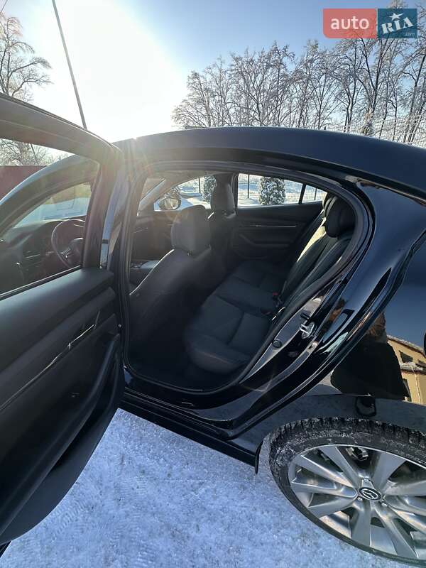 Седан Mazda 3 2023 в Вишневом