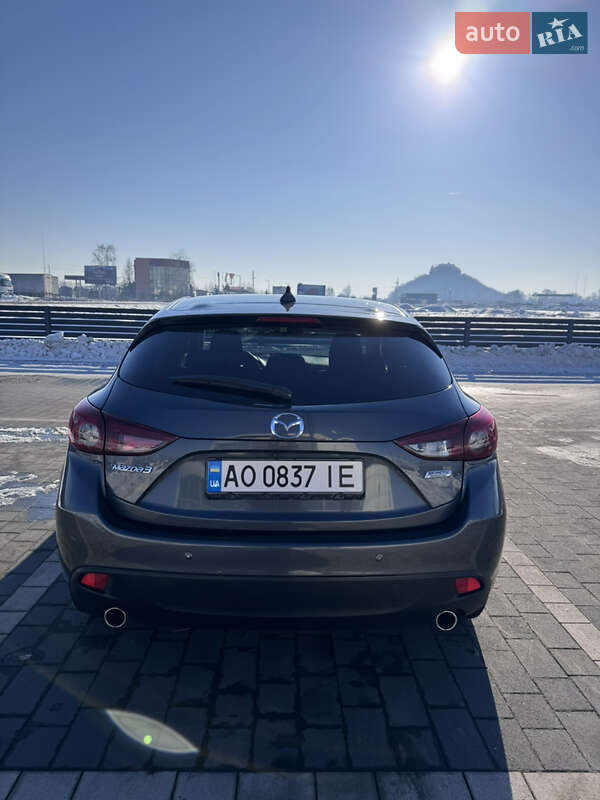 Хэтчбек Mazda 3 2015 в Мукачево