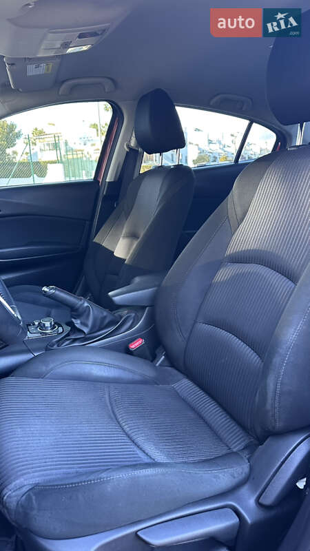 Седан Mazda 3 2015 в Ивано-Франковске