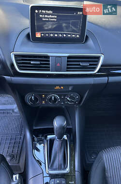 Седан Mazda 3 2015 в Ивано-Франковске