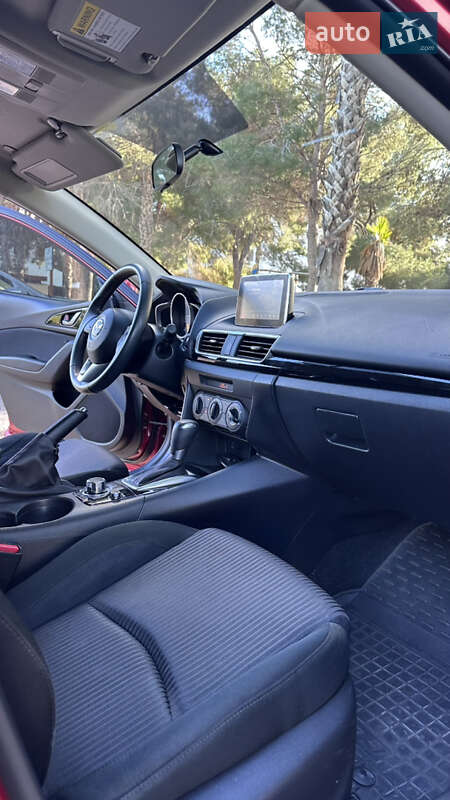 Седан Mazda 3 2015 в Ивано-Франковске